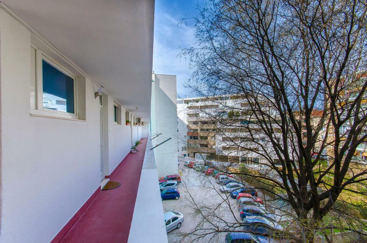 Side By Side Apartments Split Exterior photo